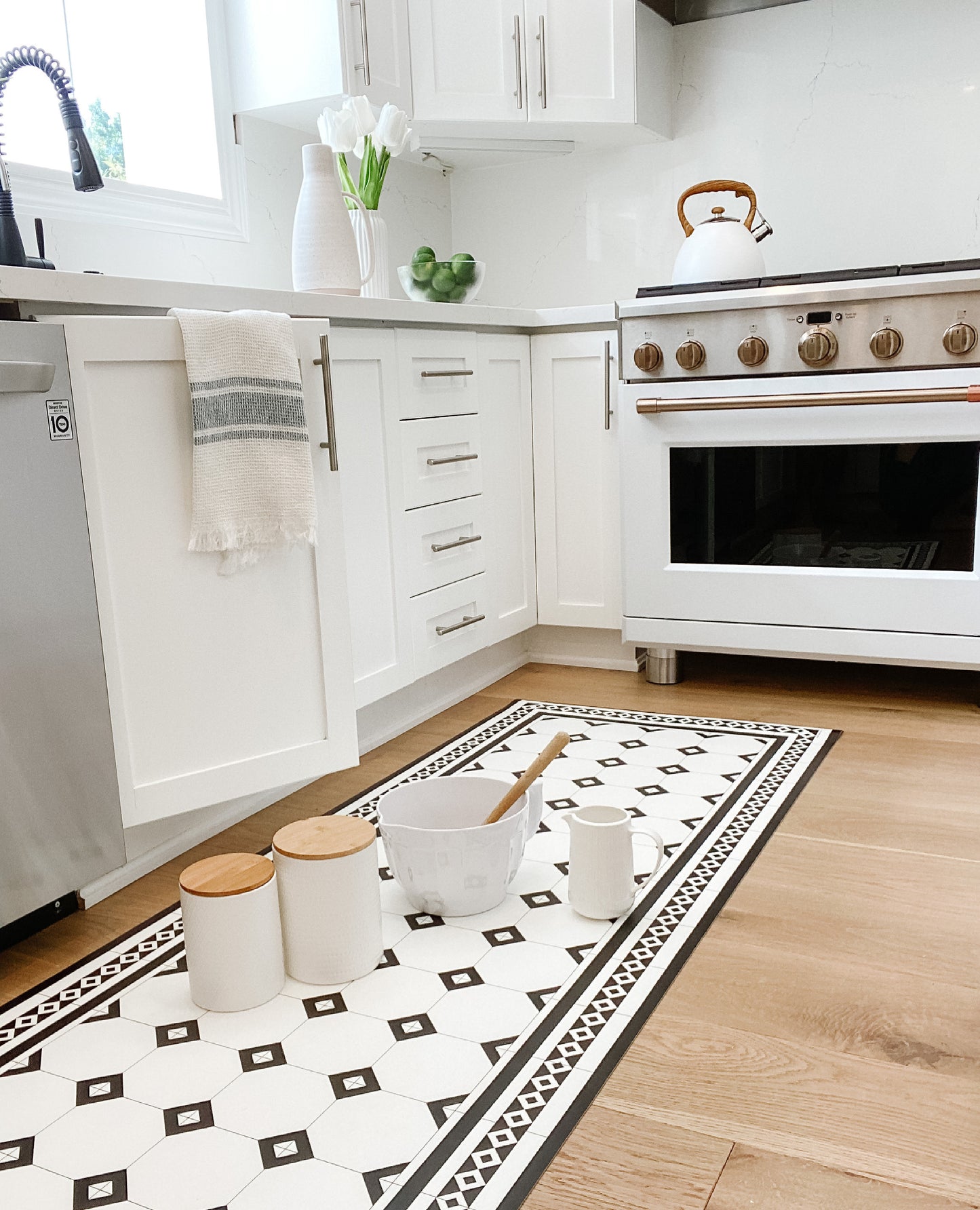 Mudroom 4x5' - Classic B&W Tile