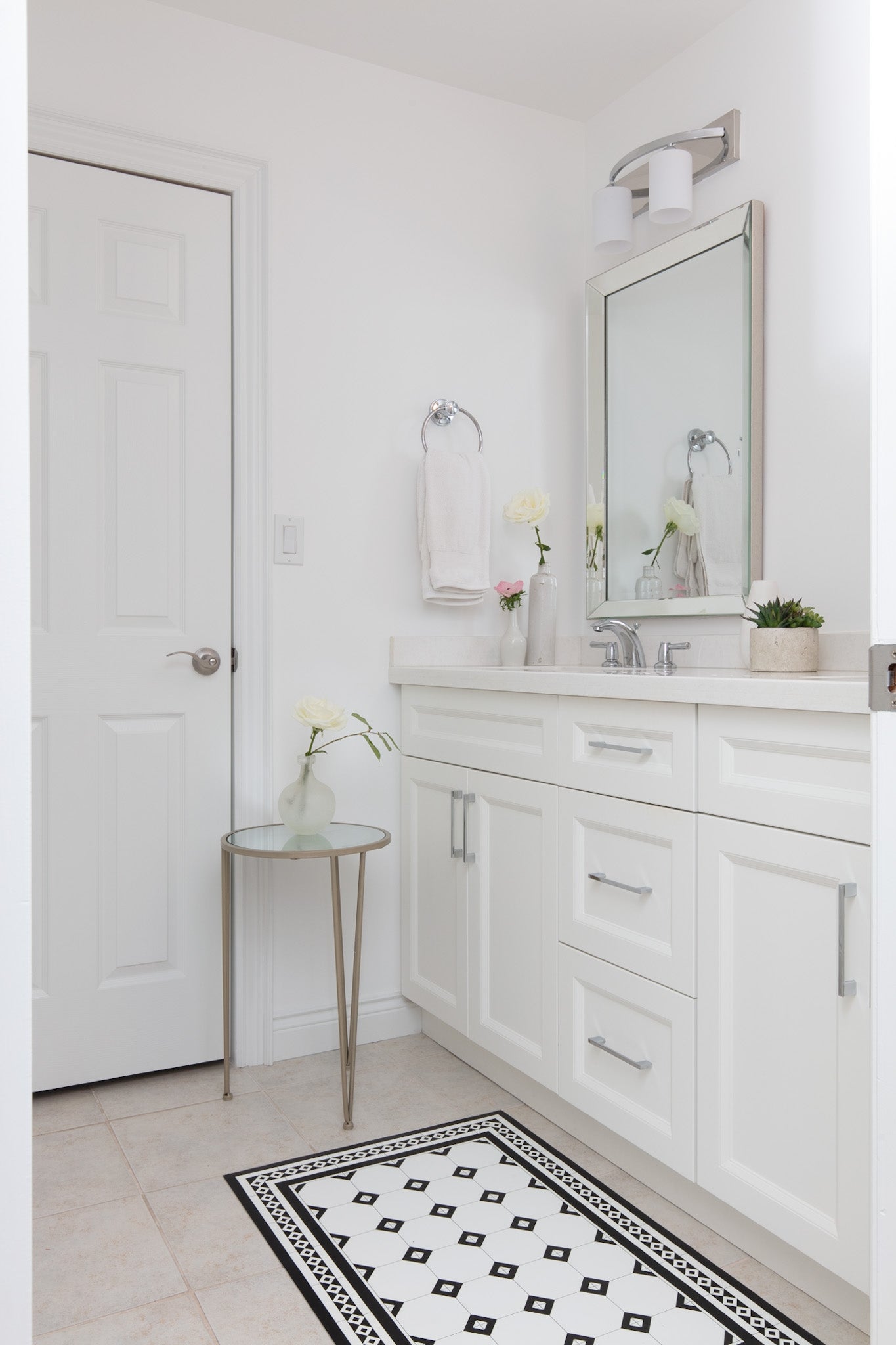 Mudroom 4x5' - Classic B&W Tile